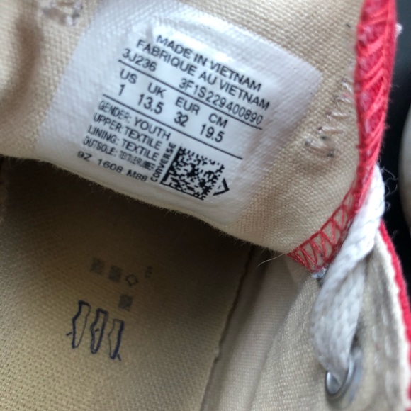 Red Converse - Picture 6 of 8